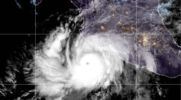 Huracán Simón sobre el océano Pacífico el 10 de octubre.