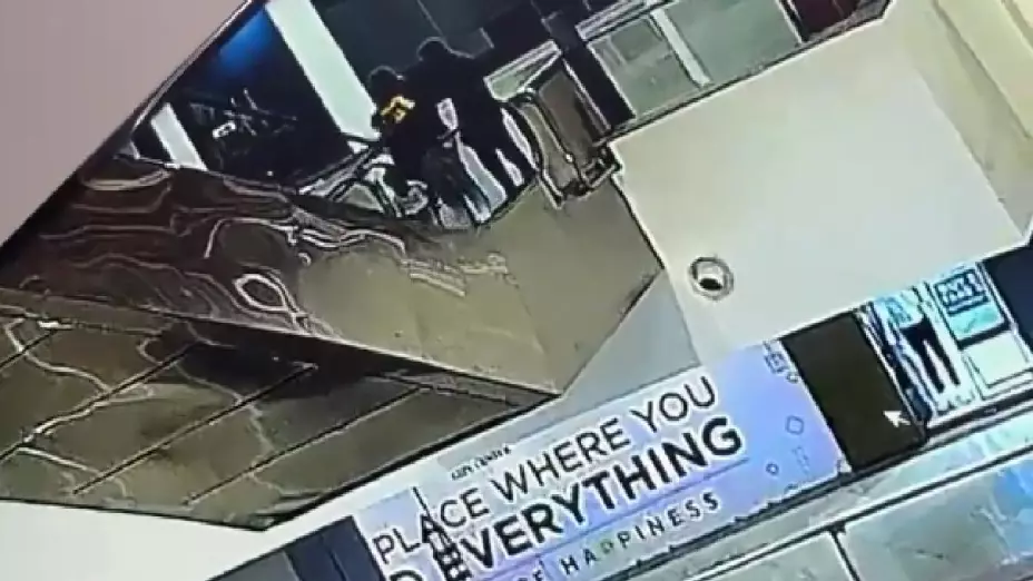 Muere bebé tras caer de los brazos de su padre.