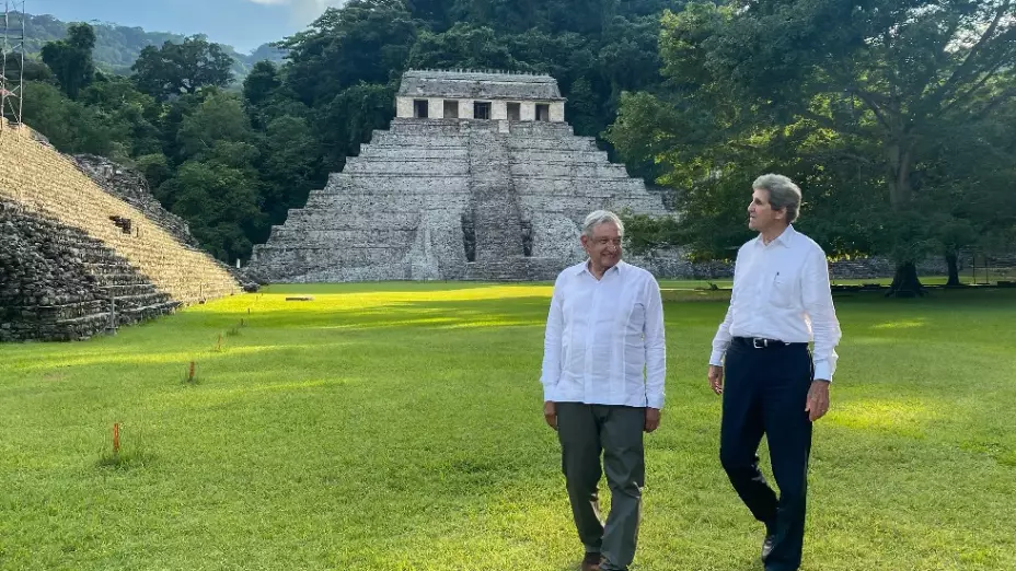 AMLO John Kerry Palenque.jpg