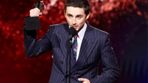 Timothée Chalamet gana Mejor Actor en los Critics Choice Awards 2026 y emociona con su discurso
