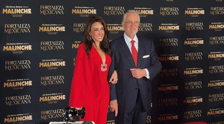 Ricardo Salinas Pliego y su esposa María Laura Medina de Salinas presentan Fortaleza Mexicana