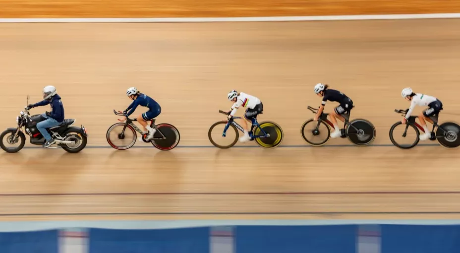 Selección nacional de ciclismo de pista pedalea rumbo al Campeonato Panamericano.jpg