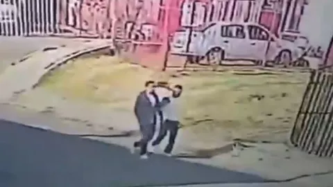 Video revela robo en Puebla: falsos repartidores atacan dentro de unidad habitacional