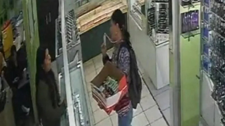 Mujer se hace pasar por muda, pero es decubierta al decir “buenas tardes”