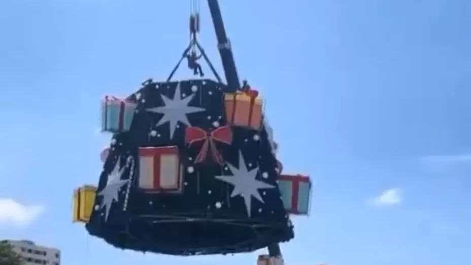 Muere hombre al caerle grúa.jpg