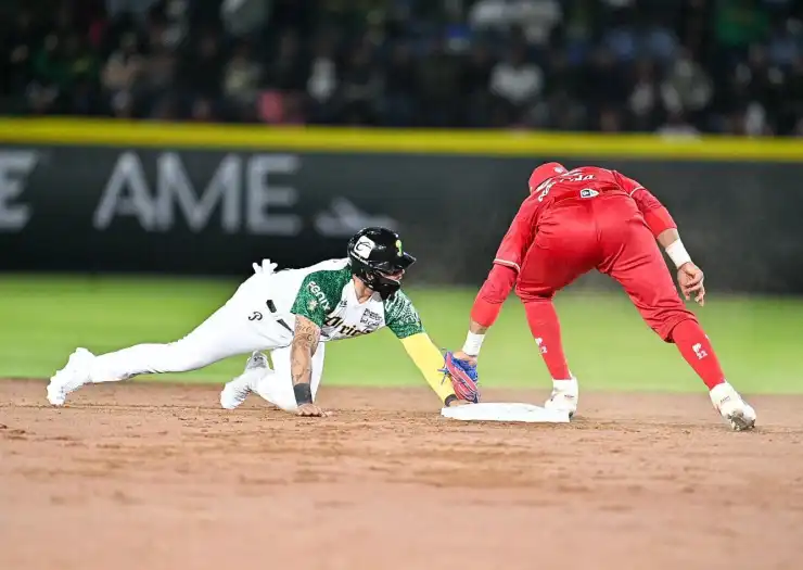 Diablos vs Pericos de Puebla juego inaugural