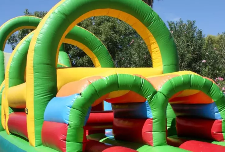 Juego inflable niño