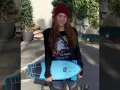 Shakira patinando.jpg