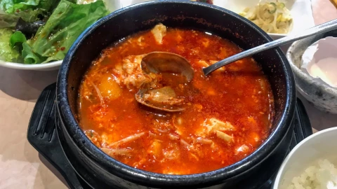 Caldo de pescado: Es una bomba de colágeno para la piel
