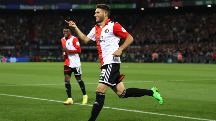 Santiago Gim&eacute;nez celebra un gol con el Feyenoord