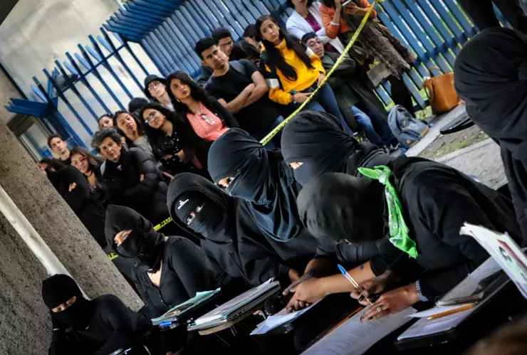 Diálogo Público en la FFyL