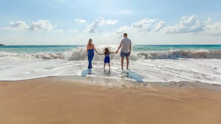 AMLO firma decreto de vacaciones dignas, oficialmente serán de 12 días