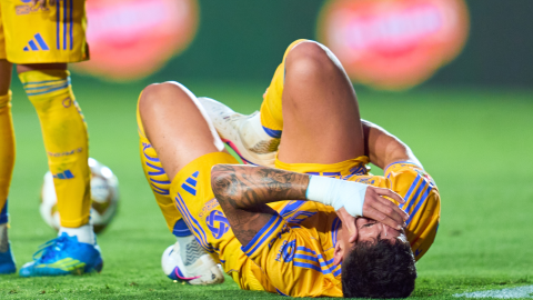 Rómulo, defensor de Tigres, sufrió el pisotón de Ricardo Marín, quien luego anotó el gol que abrió el marcador en el Chivas vs Tigres, de cuartos de final del Clausura 2026