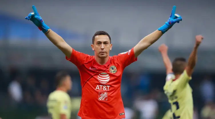 Agustín Marchesín defendiendo el marco de América