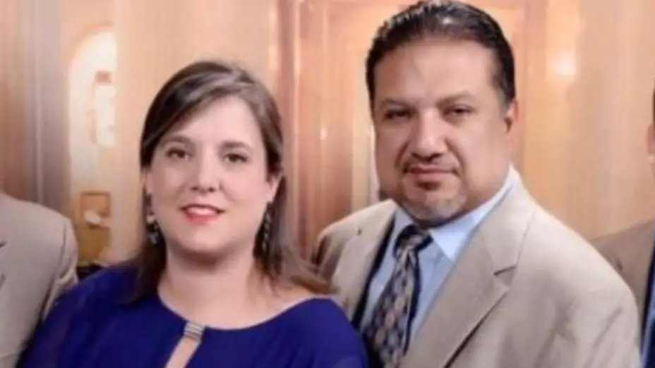 pareja antivacunas hijos Covid-19.jpg