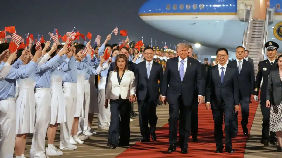 Donal Trump en una ceremonia de bienvenida en China.