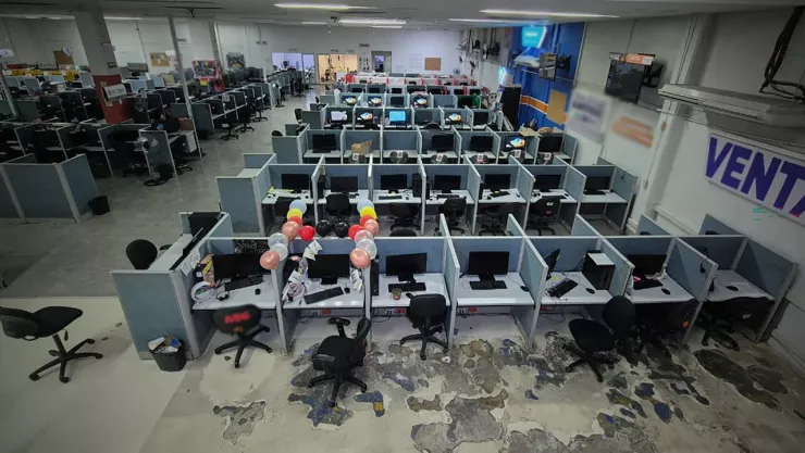 Los guiones de extorsión en los call center de México con los que vacían cuentas