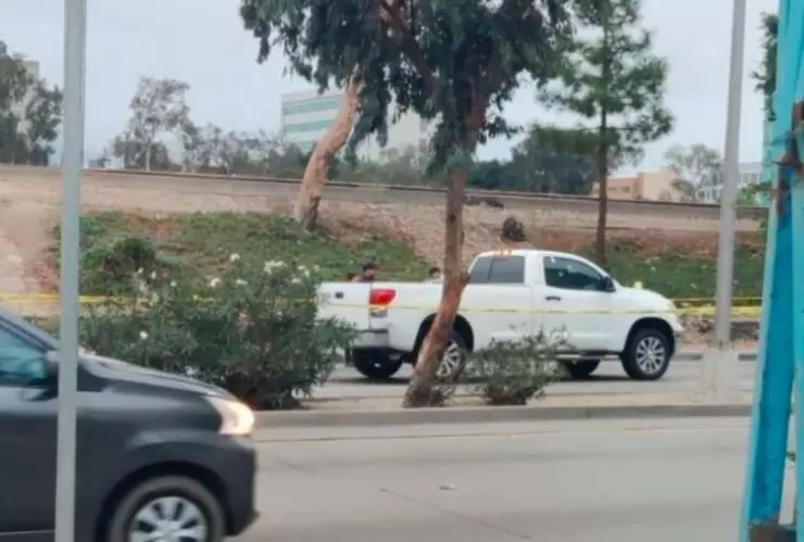 Asesinan a un hombre a bordo de su auto en Zona Río; tenía disparos