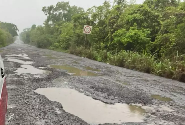 Veracruzanos reclaman por mal estado de red carretera; afectan actividad económica y traslado de mercancías