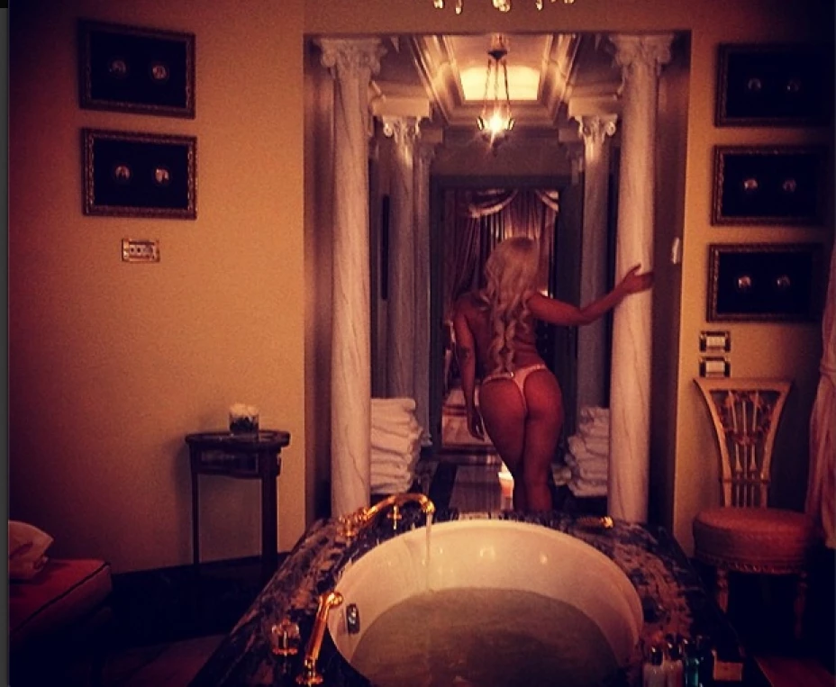 Lady Gaga lista para darse un baño