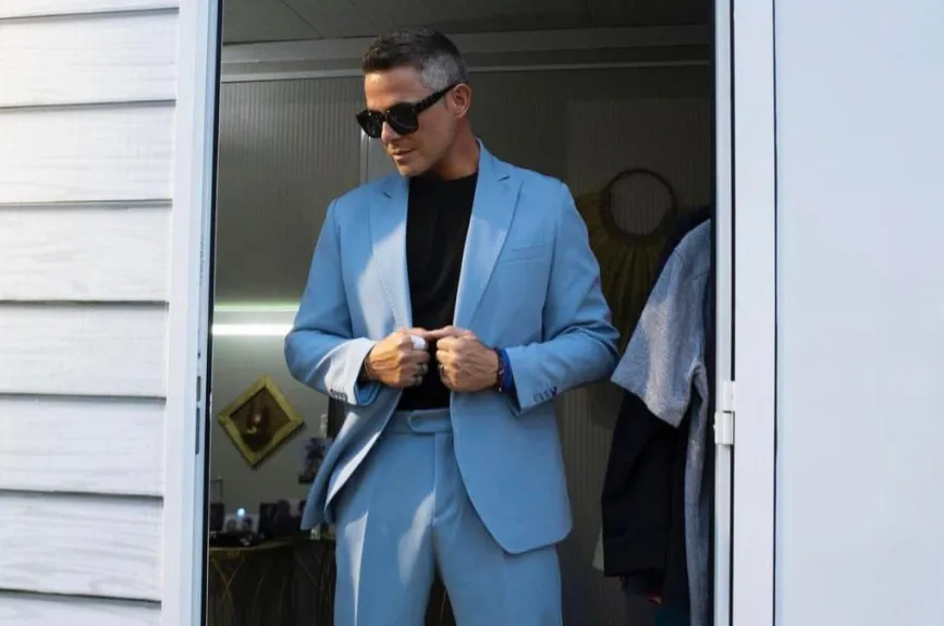 Alejandro de traje.jpg