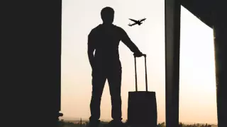 Más de tres meses lleva retenido polaco en aeropuerto de México.jpg