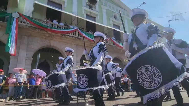Así se vivió el desfile cívico militar por el aniversario de la Independencia de México en la Plaza Grande de Mérida