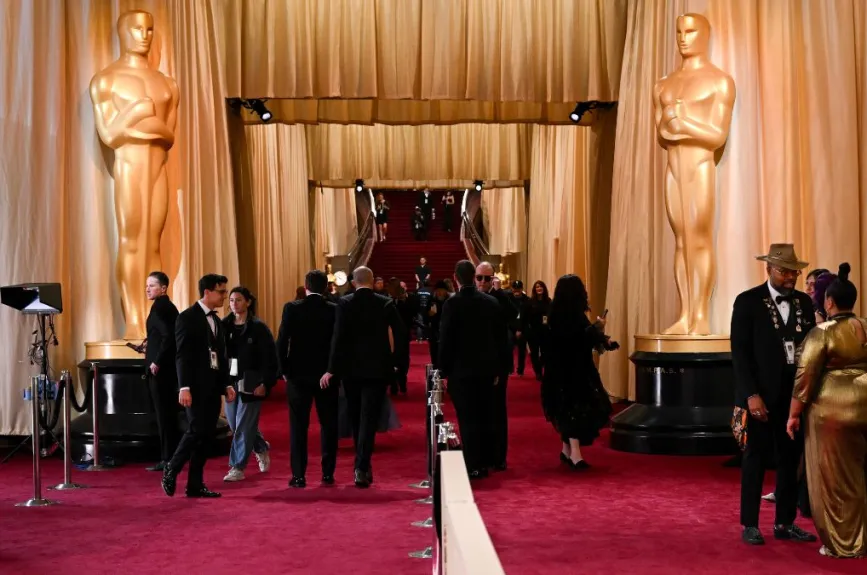 Así luce la entrada del Teatro Dolby de Los Ángeles, donde desfilaron las estrellas del cine de Hollywood. | Foto: Gilbert Flores/Penske Media via Getty Images