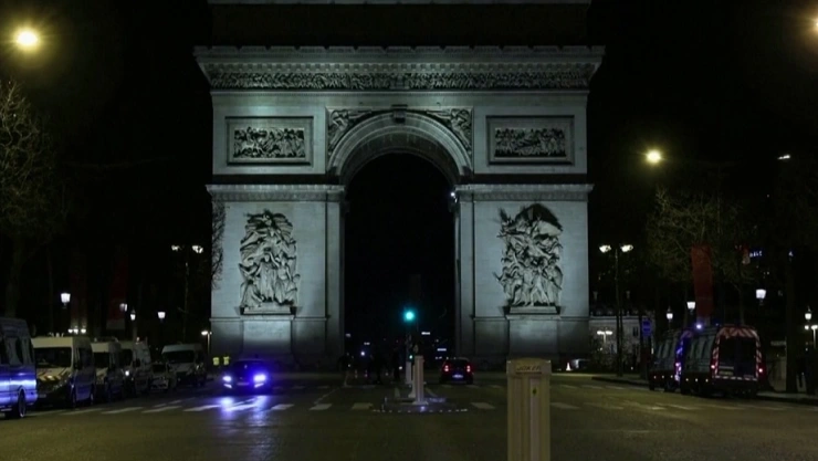 FRANCIA_OMICRON_COVID_AÑO_NUEVO.jpg