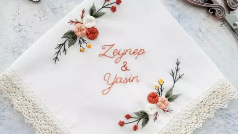 Servilleta bordada para recuerdo de eventos especiales