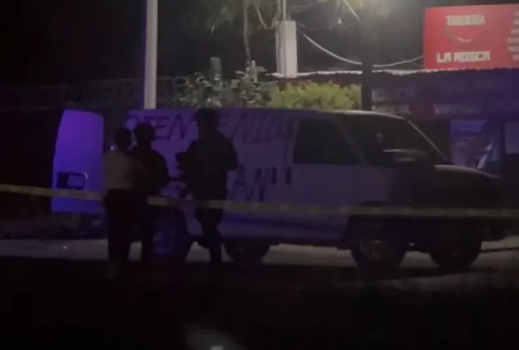 Encuentran cuerpos dentro de una camioneta en Alturas del Sur en Culiacán.jpg
