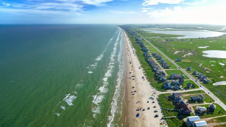 Surfside Beach en Texas combina lo mejor de la naturaleza y la diversión para todas las edades