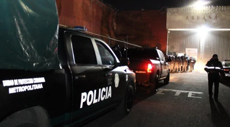 Realizan operativos en los reclusorios Oriente y Sur.