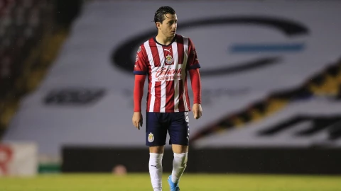 VIDEO: ¡Emotivo! Niña llora al recibir un regalo de Alan Mozo tras el Clásico Nacional