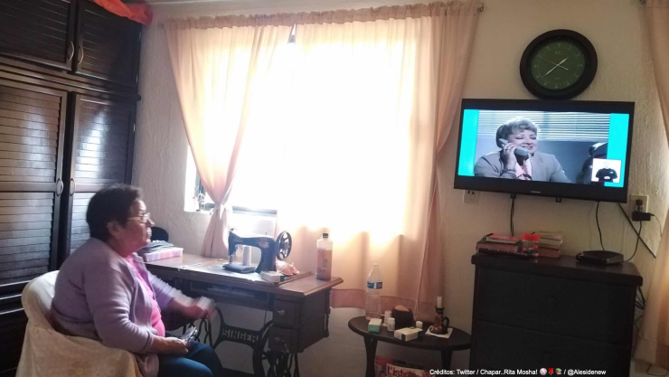 abuelitos toman clases televisión .jpg