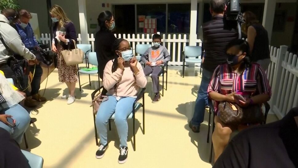 Comienza vacunación de adolescentes en Nueva York.