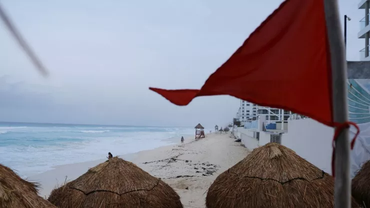 Quintana Roo en alerta roja por llegada del Huracán Beryl