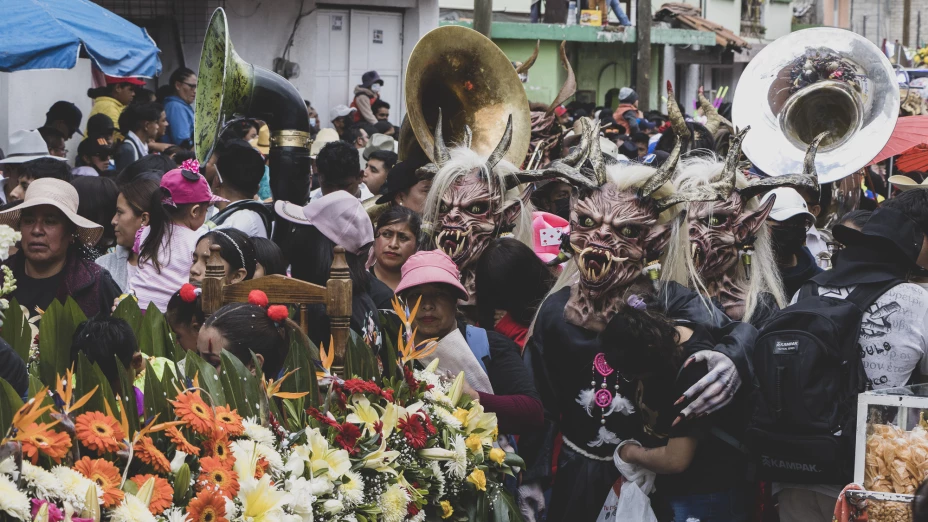 Un desfile sui generis el de San Francisco Tlalcilalcalpan, todo un espectáculo