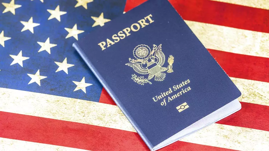 Para viajar a Estados Unidos, además de tener pasaporte deberás tramitar una visa americana