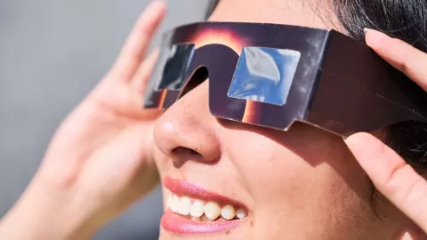 Eclipse solar 2024 en Baja California lentes de sol