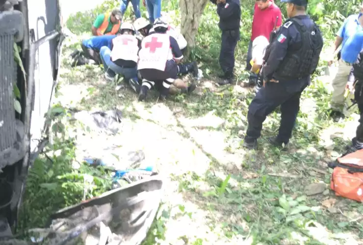 11 personas lesionadas por accidente vehicular en la Tuxpan Tampico