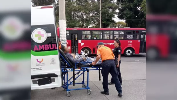 Hombre es rescatado de las alcantarillas de Guadalajara