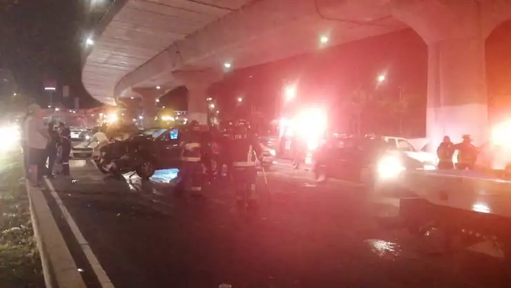 choque camionetas en Periférico y San Jerónimo Mientras Dormía