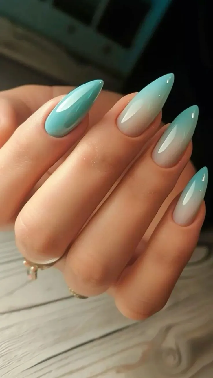 Uñas aguamarina
