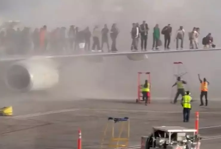 Avión incendiado en Estados Unidos.jpg