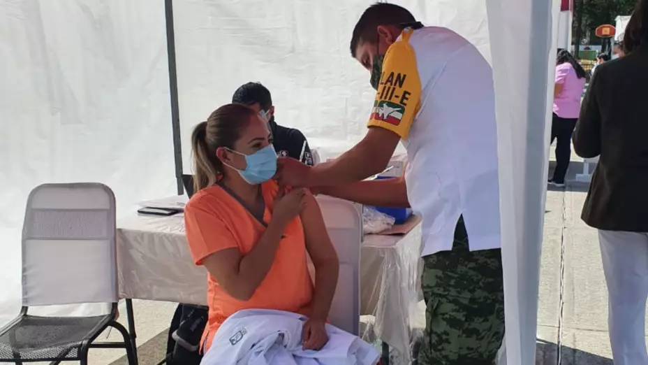 vacuna-medicos-reacciones (1).jpg