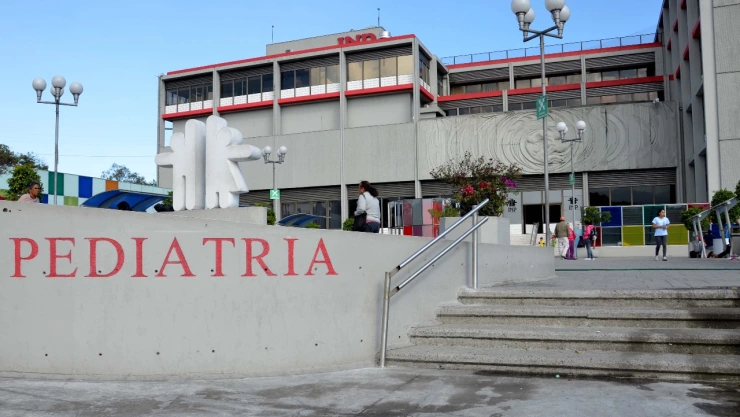 Especialistas del INP realizaron con éxito el primer trasplante de hígado de donante cadavérico a un niño de 13 años.