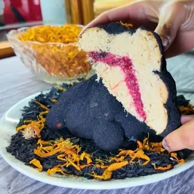 ¿Cómo se prepara la hojaldra negra? El pan de Día de Muertos relleno de camote y guayaba