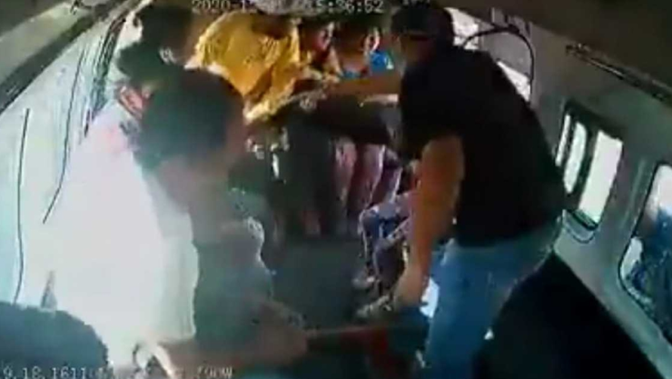 “Ya los vieron”, dice pasajero a asaltantes de combi antes de ser detenidos en la México-Puebla