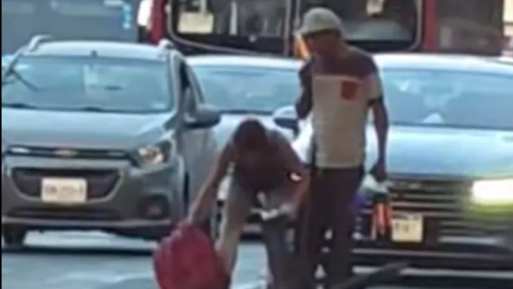 ¡No sólo en la Americana! Captan a más ‘tortugas ninja’ entrando a las alcantarillas de Revolución